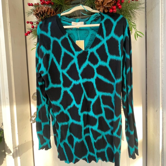 Micheal Kors beautiful sweater with its unique print! - Picture 2 of 2